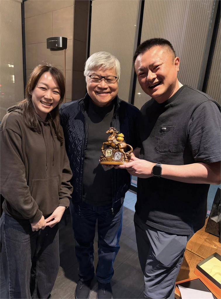 台中吃烤鴨「帥阿北」竟是魏哲家！被問「黃仁勳也要來？」店家神秘回3字