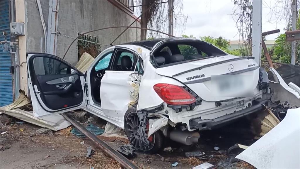 名車自撞民宅倉庫撞爛 實況主胡凱彬控員工偷開車