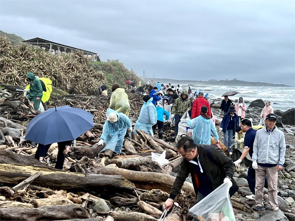 森崴集團東北角淨灘助攻地球力 減塑種樹淨零永續