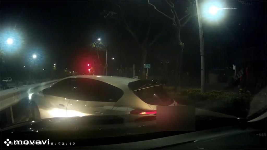 手臂中彈不痛? 毒嫌路邊揮長鋸遭警轟3槍 還駕車逃逸衝撞警車