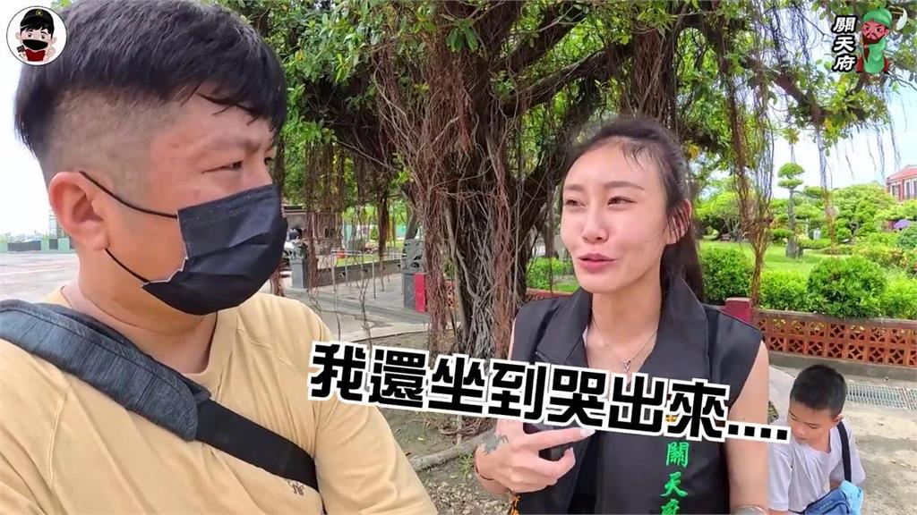 「女關公」登場!美女乩童騎白馬遶境帥呆眾人 親揭當乩身原因:我很害怕