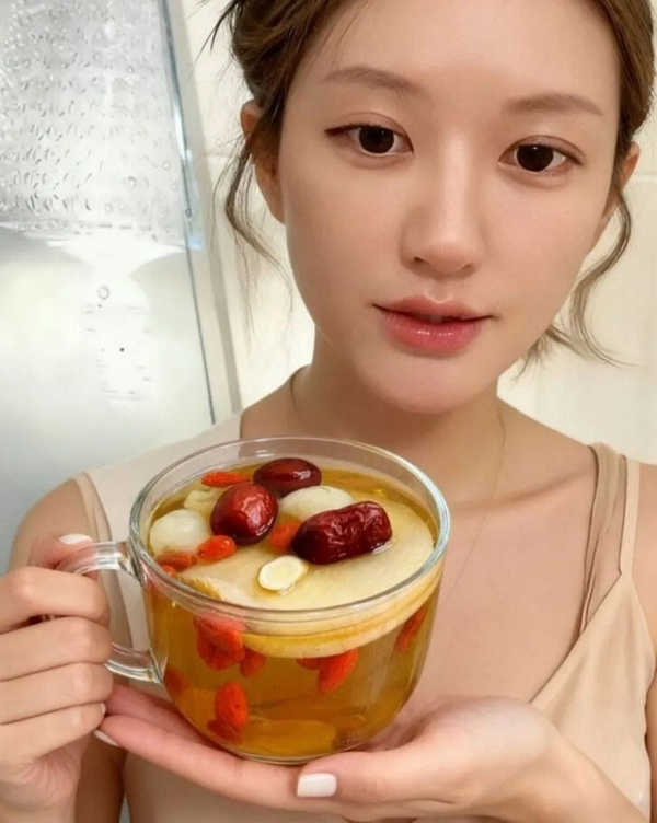 Threads爆紅「趙露思蘋果水」！揮別手腳冰冷、養出好氣色，加碼5款養生飲，乾咳首選它