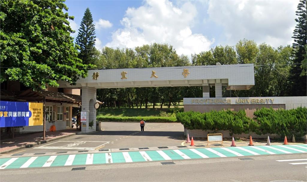 每日一噁男!靜宜大學女宿驚見「28歲醉漢闖入」目擊女大生當場嚇壞:脫到剩內褲