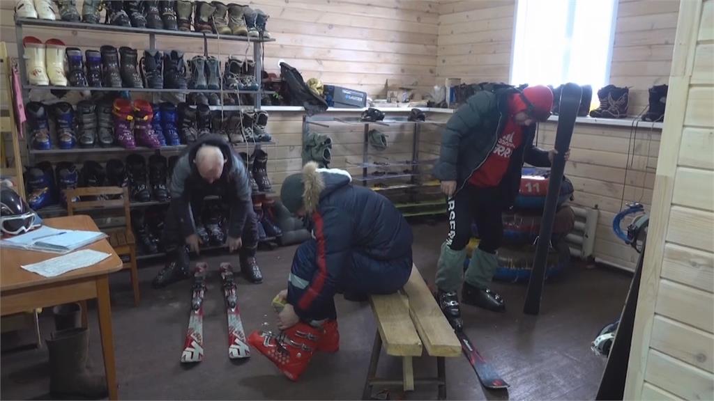 俄羅斯小鎮無娛樂　78歲老翁為兒蓋滑雪場