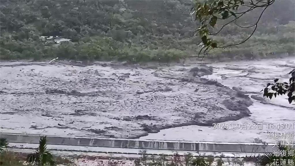 傅崐萁昔勘災卸責稱「沒那麼嚴重」遭沈伯洋嗆先救災　網重溫：這幕忘不了
