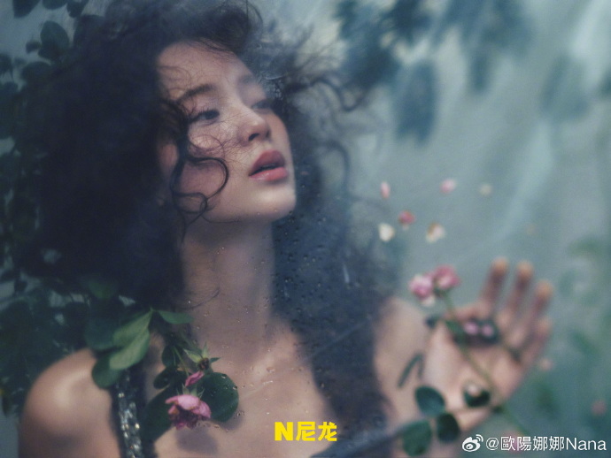 歐陽娜娜遭亂傳「國籍被註銷」中國咖位大提升!破尺度「半身全空」網瘋看:長大了
