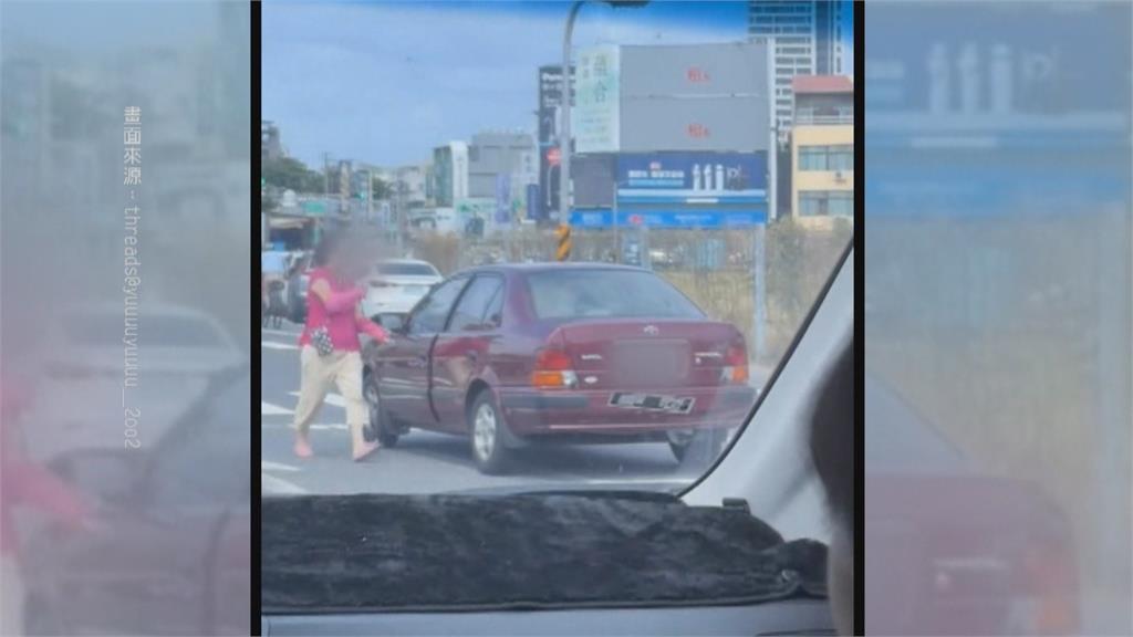 為丟垃圾狂違規！　婦人停快車道扔垃圾﹑鬼切轉彎離去