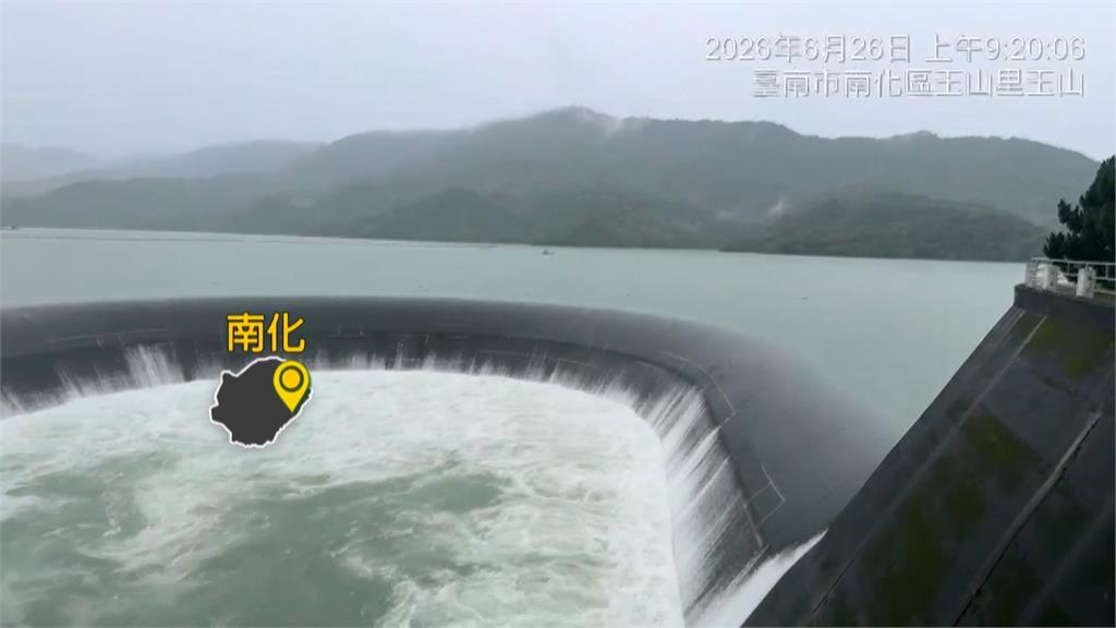大雨釀災! 台南崑山科大淹水"水深及腰" 社區地下室"機車滅頂"