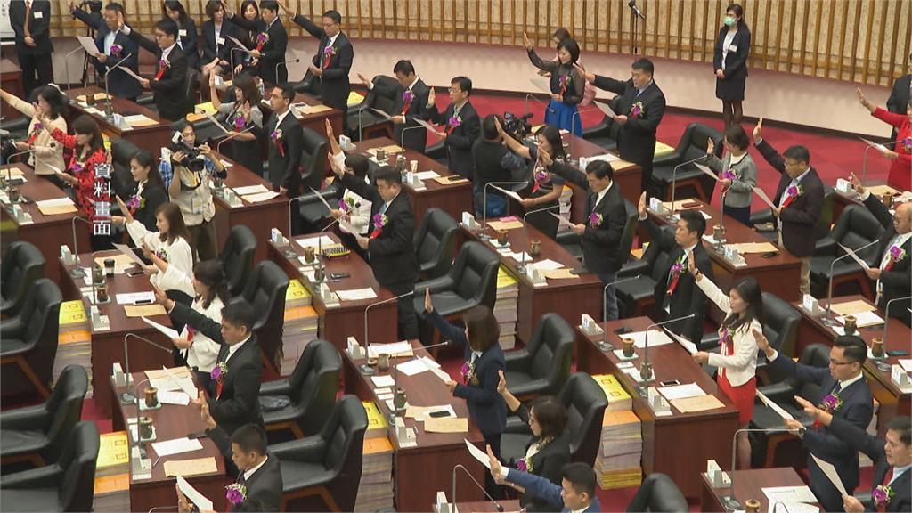 高雄市議會藍綠皆不過半 議長之爭暗潮洶湧 「無黨籍」左右戰局