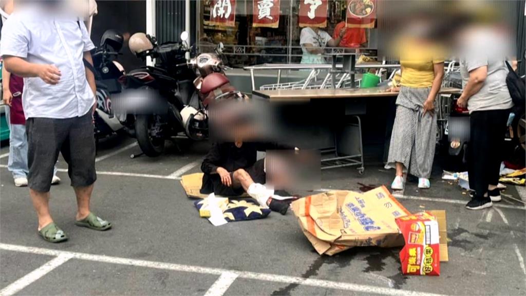 高雄女停車失控！車輛撞超市大門　２客受傷濺血緊急送醫