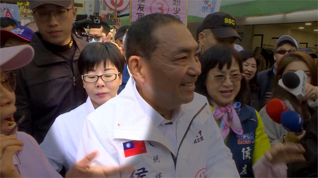 拜湧蓮寺對神明發願　　侯友宜：當選組「聯合政府」　請選民集中選票