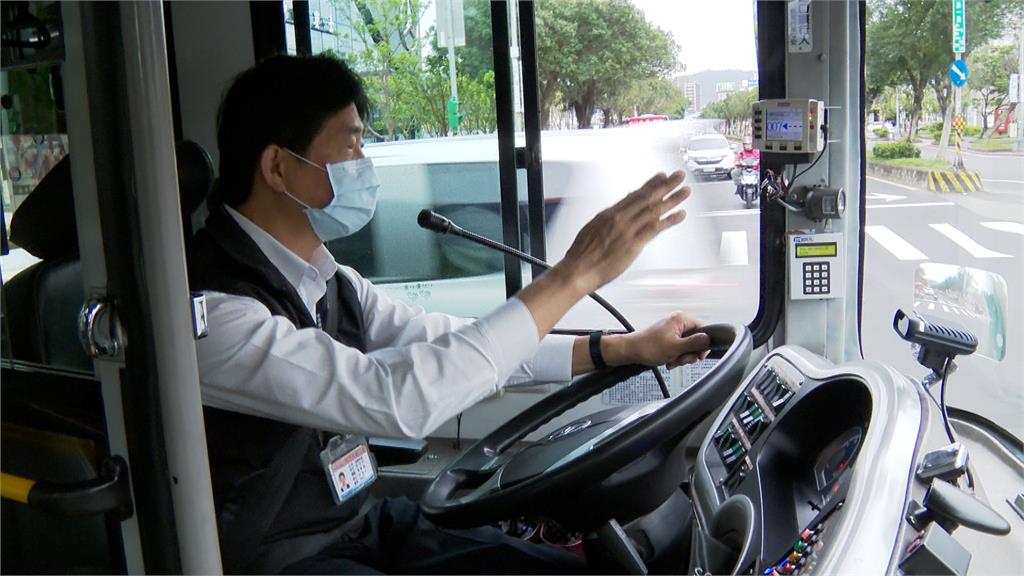 侯友宜視察公車與復巴教育課程　呼籲落實「指差確認」