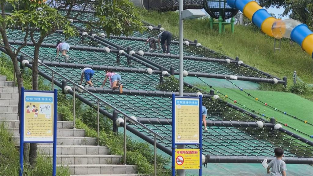 暖暖公園25米超長溜滑梯限2～12歲　成年人硬擠挨批「最壞示範」