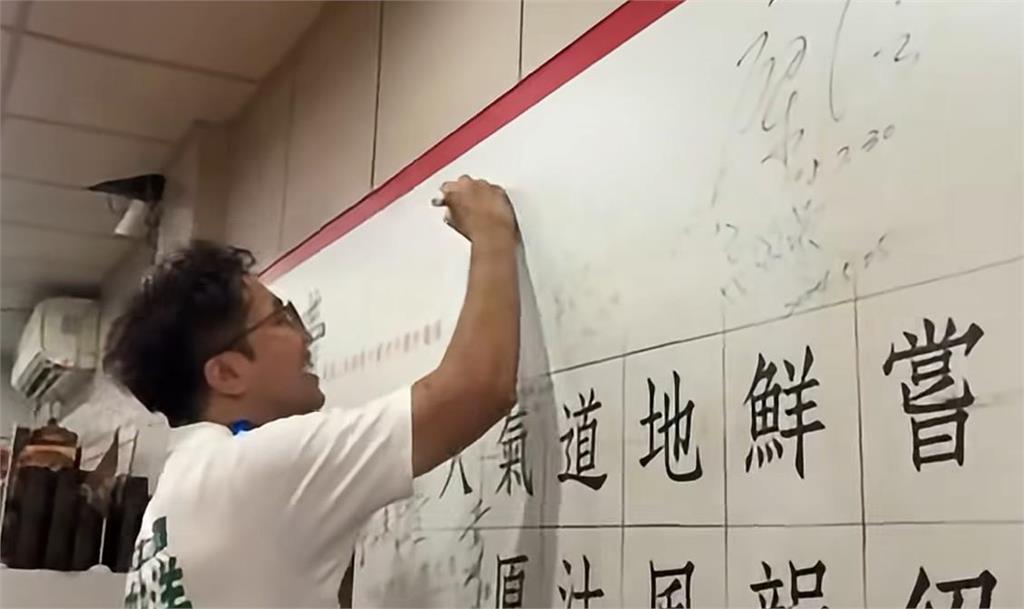 快新聞／沈伯洋東門市場掃街！「這攤位」老闆邀請簽名　還一次簽2個