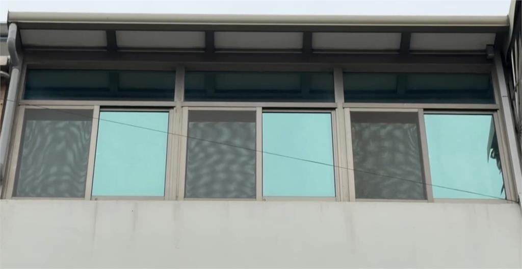 母獨留兒在家! 高雄某民宅驚傳十歲童墜樓「雙腿骨折」