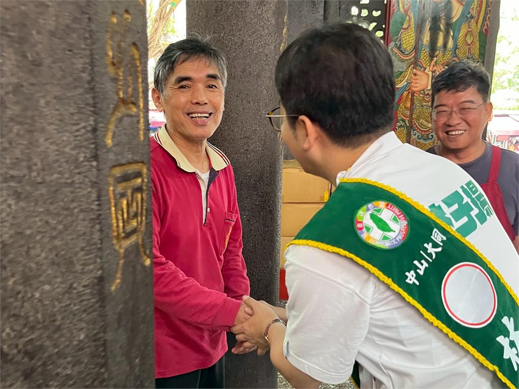 林子揚赴大稻埕慈聖宮參拜　盼得人民支持也獲神明加持