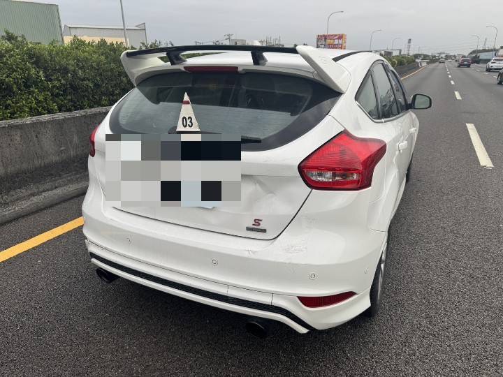 最新／國道1號彰化市路段小貨車撞2車　白車成廢鐵1人輕傷