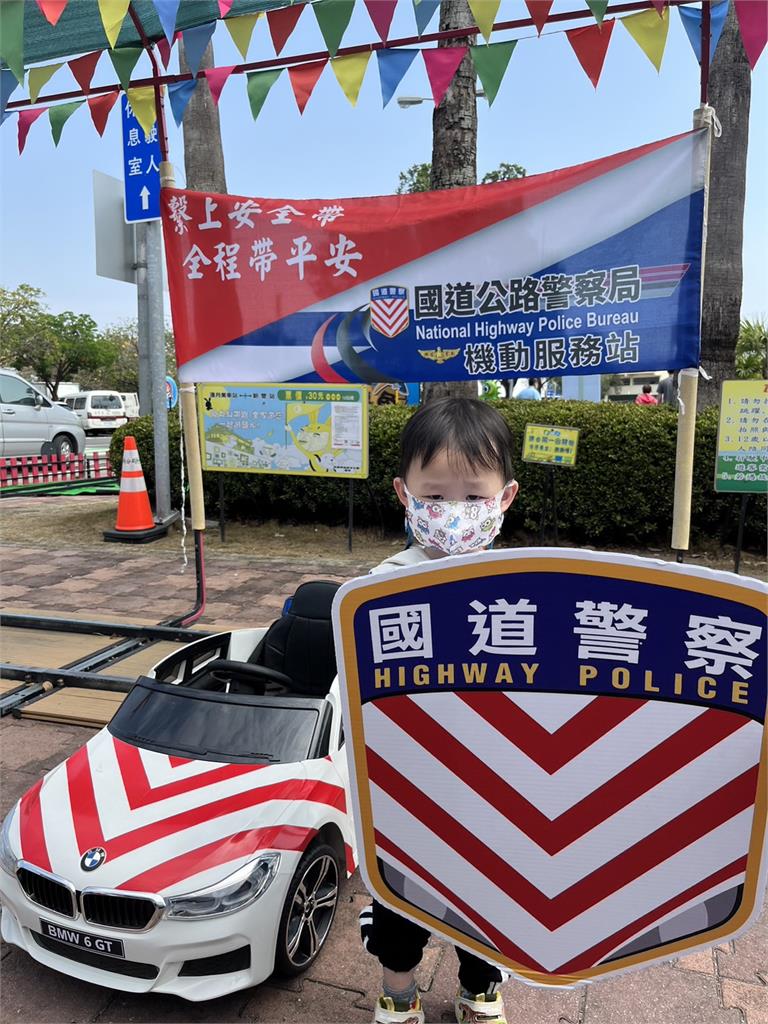 快新聞/