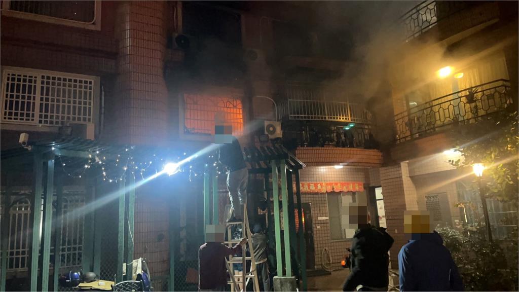 屏東百戶住宅大樓凌晨火警 1女意識模糊.3人嗆傷