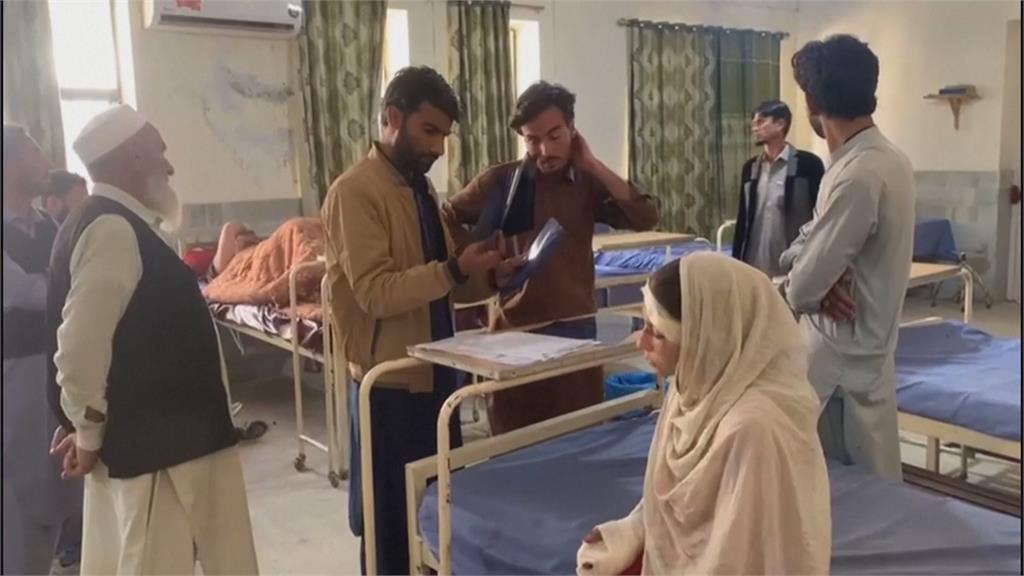 巴基斯坦轟炸阿富汗多座城市　巴基斯坦宣布公開戰爭