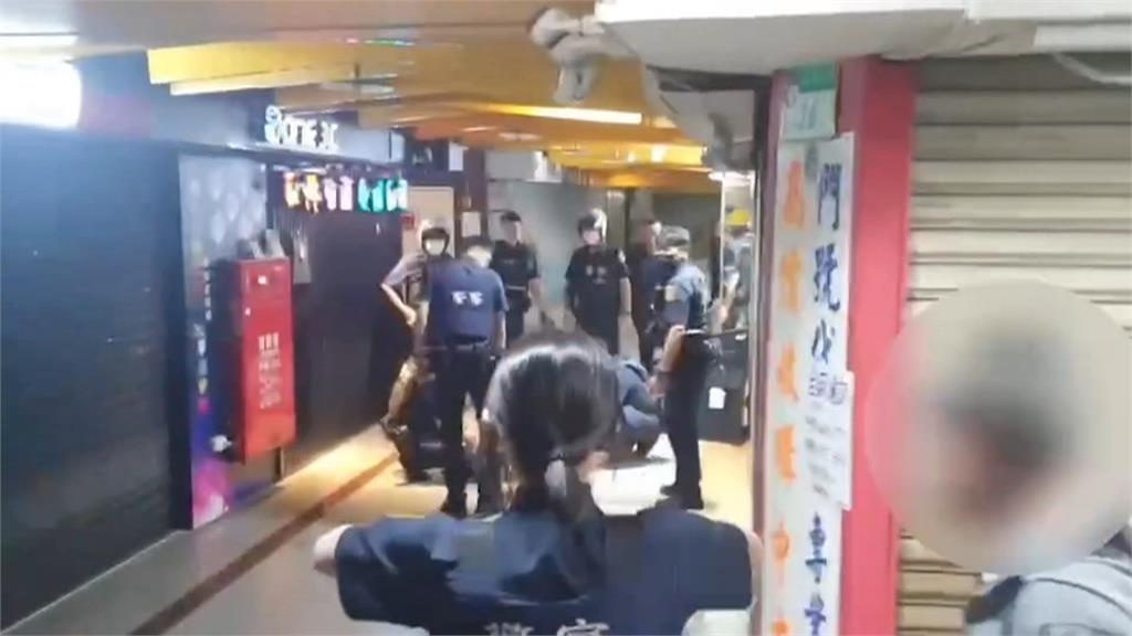 西門町商場被持槍尋仇 店家民眾合力壓制「奪槍」