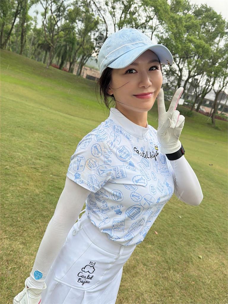 佩甄自爆每天傳「早安色情圖」給尪！羞揭「這1大尺度造型」慘被大伯撞見：弄了半天