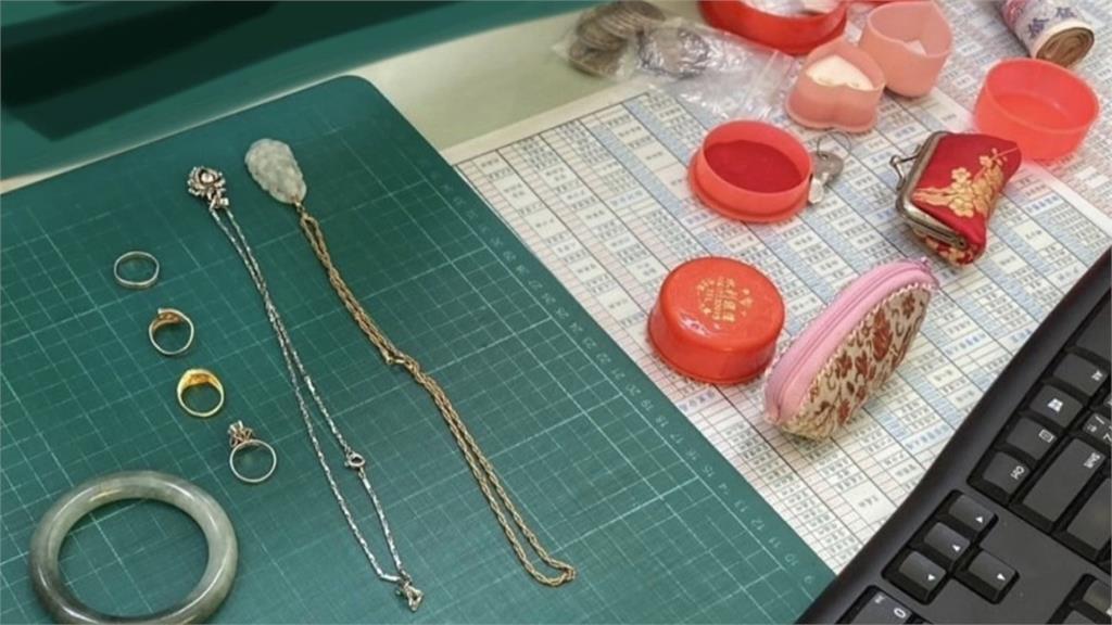 台南學甲區清潔隊拾獲絕版鈔票 拾金不昧物歸原主