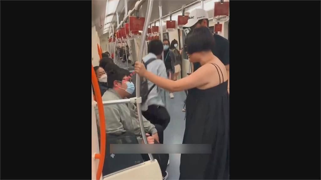 地鐵乘客不讓座！上海孕婦怒斥「聽不到嗎」　網狠批：拒絕道德綁架