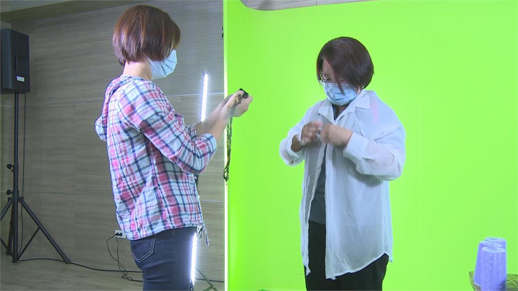 線上畢典有彩蛋! 校長扮九天玄女「降肉」