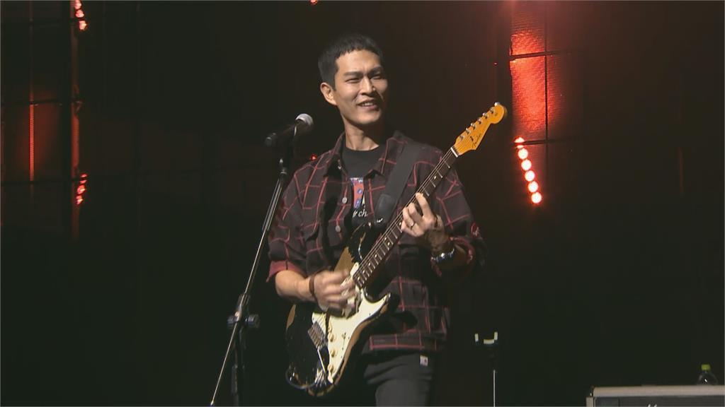 宇宙人北流開唱 請「神秘嘉賓」大合唱