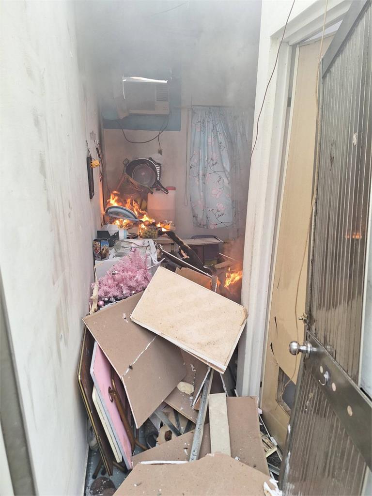 快新聞/台南出租套房氣爆!屋頂炸飛畫面曝光 2男1女受傷急送醫