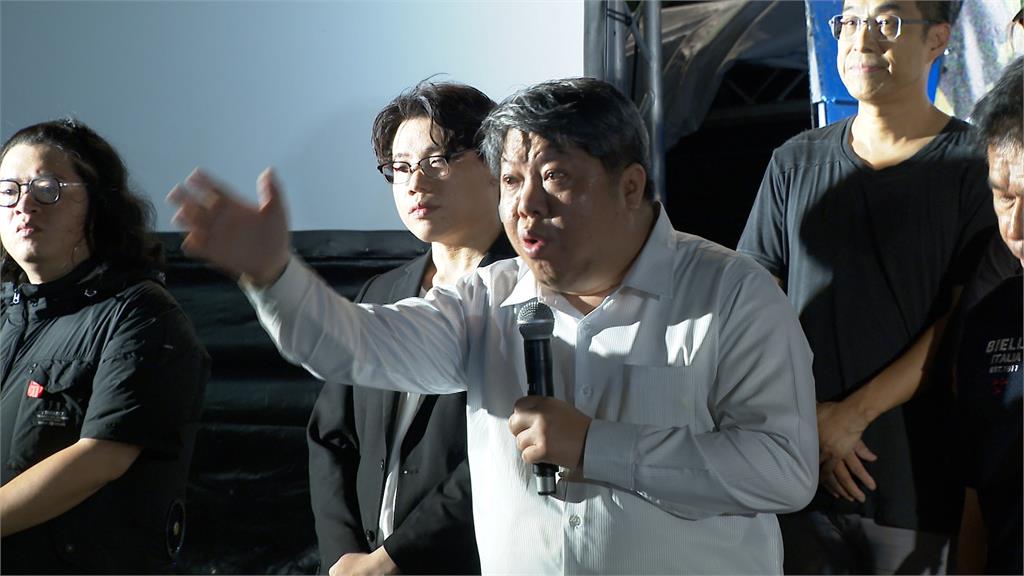 青鳥回防立法院！　台灣鷹爸怒喊：罷免是正藍軍與假藍軍的對決