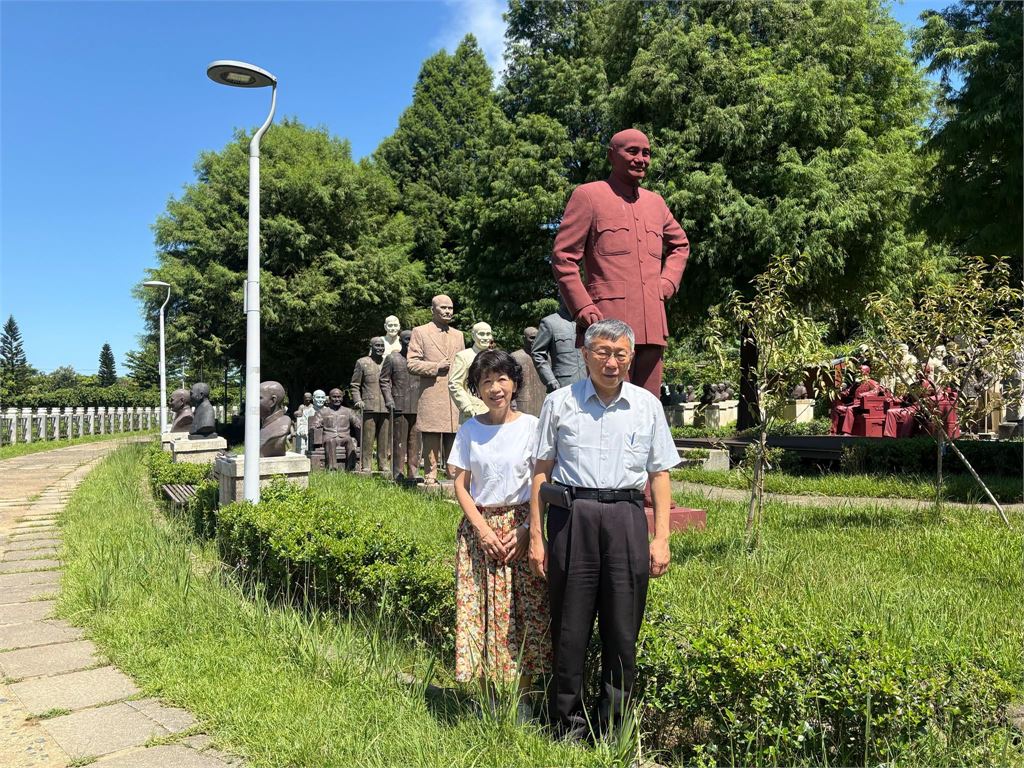 公園阿北「猛看蔣中正銅像」竟是柯文哲！陳佩琪「突翻舊賬」開轟他：不要臉