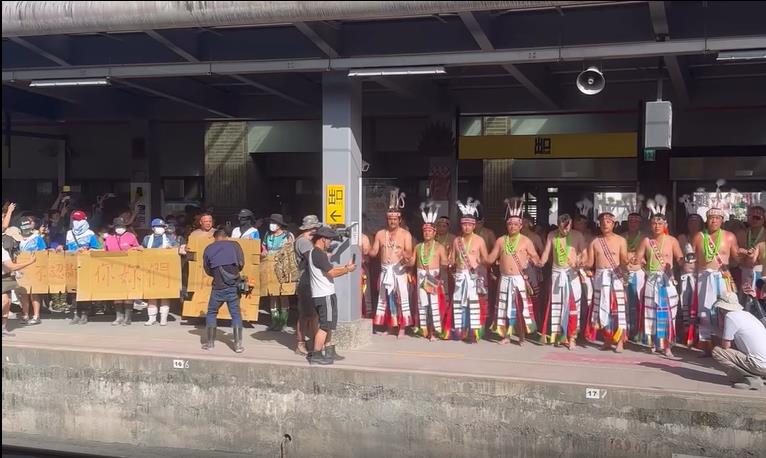 花蓮光復鄉災後感人畫面曝光！原住民歌舞感謝「鏟子超人」他揭背後重大意義