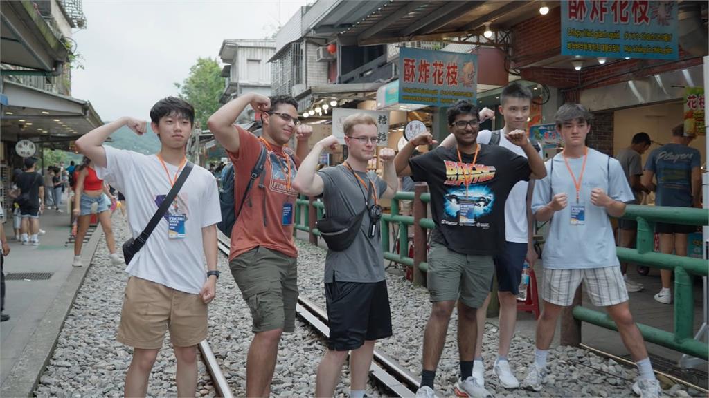「台灣影視體驗營」開跑 ! 美籍高中生「拍Vlog、訪101」探索台灣