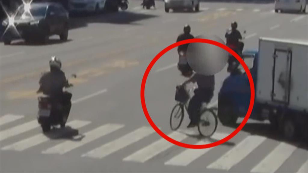 自助餐用餐離位倒垃圾 包包竟被鄰座男子偷竊