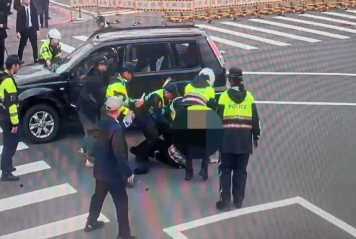 來亂的?無照男闖總統府前管制區 遭警制伏反嗆:我皇太子