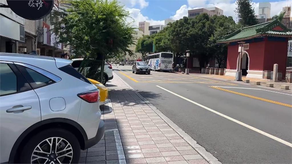 違停騎樓遭拖吊！　女車主動手推警被逮