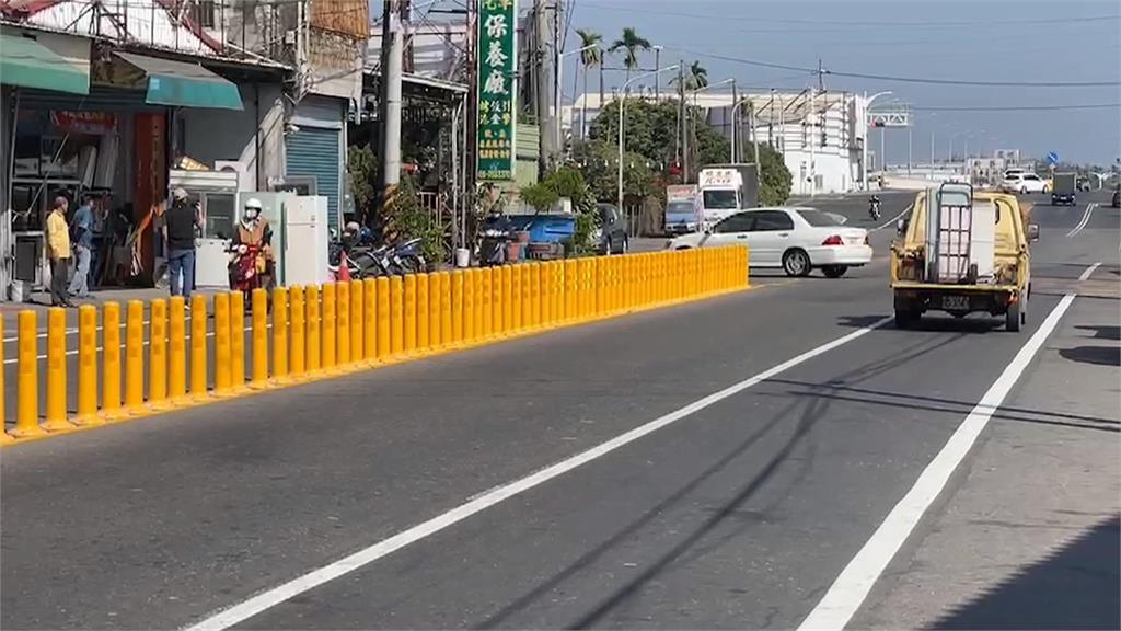 潮州到台88線幹道現黃色奇景 150米長分向桿設路中