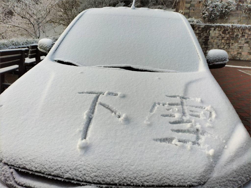 快新聞／全台凍番薯　台東南橫向陽段下雪了