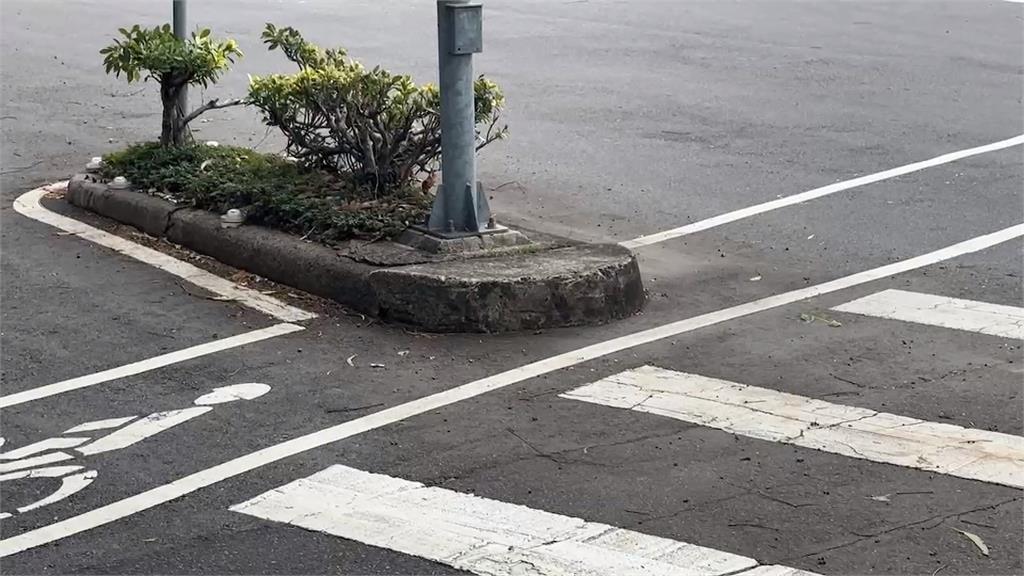 便宜行事?自行車道被行人庇護島幾乎快佔滿 新竹市府發聲明:將塗銷重劃