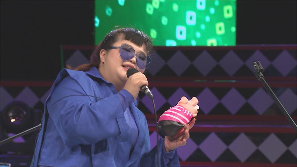 唱頌台灣/同根生樂團帶「豬」上節目唱歌 超狂舉動讓主持人難以招架