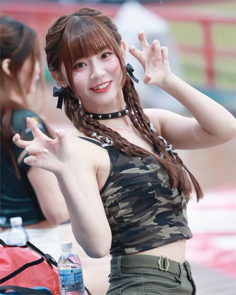 髮香來尬聊(圖影)/以為周子瑜卻似高嘉瑜?小龍女隊長小映爆坐李多慧旁邊是「惡夢」