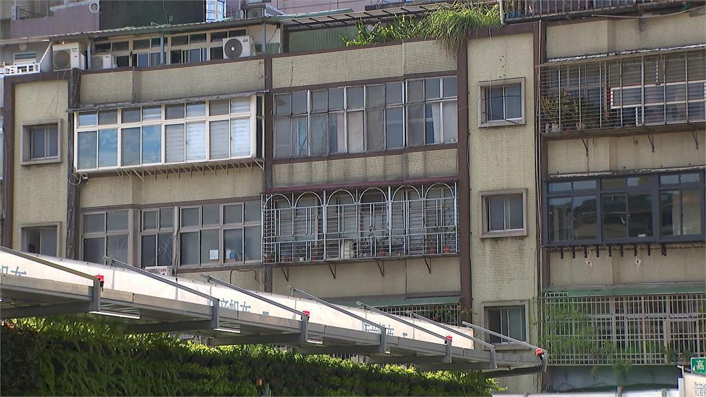 北市都更工地狂燒19小時　周邊住戶憂「影響健康」：拿出補償措施