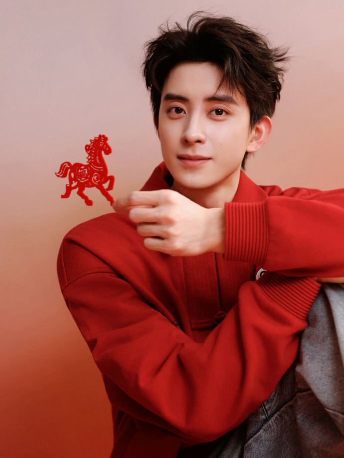 知名男演員「揮臂、怒吼私生飯」畫面曝光！昔遭惡意逼車、偷拍…惹網心疼