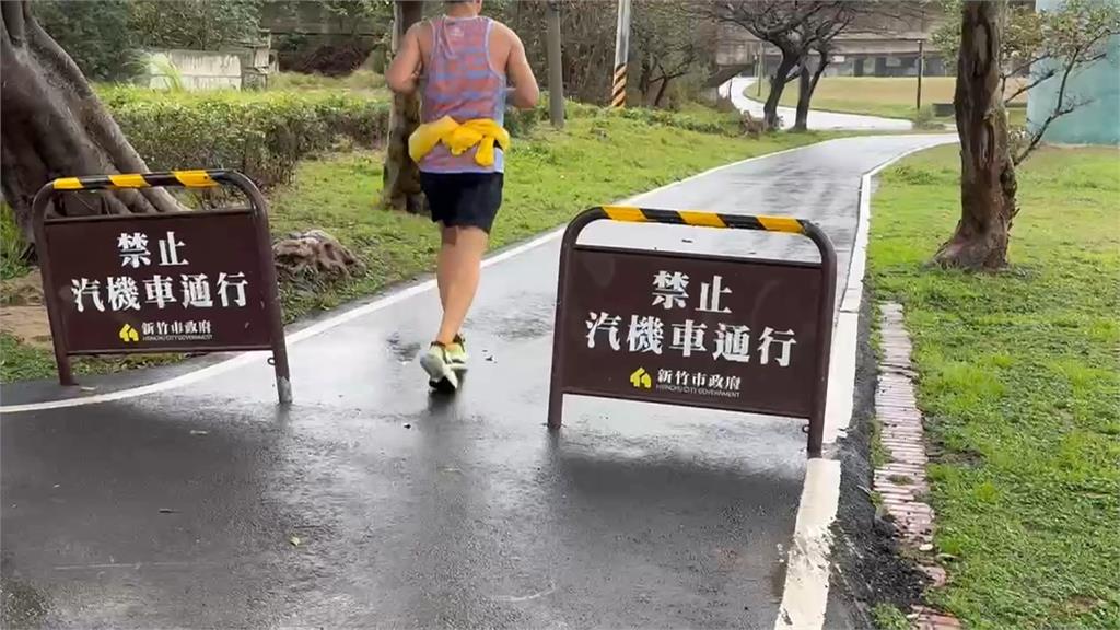 車停白線卻遭開罰? 一問才知這是「自行車道」