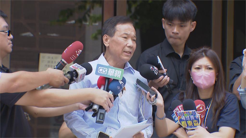 柯文哲不告了...小草怒轟鍾小平:代替阿北坐牢!黃國昌31字發文被灌爆