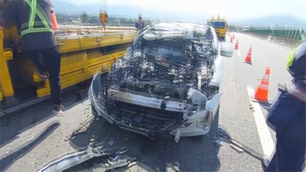 緩撞車第六次被撞! 小客車疑開輔助駕駛釀禍