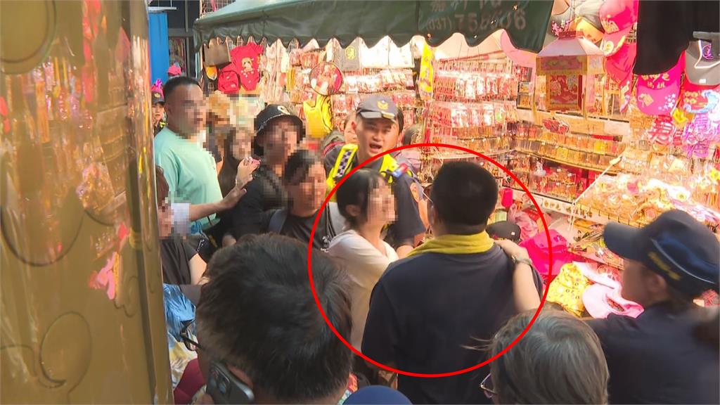 快新聞／白沙屯媽祖進香爆衝突！1男1女互飆粗口還推人　「香燈腳」全看傻