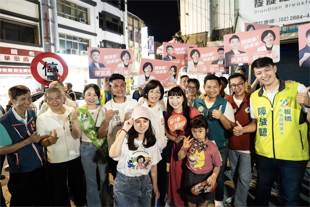 快新聞／「慧聚」超人氣！蘇巧慧現身樹林夜市引轟動　粉絲簇擁搶握手